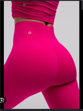 NWT Lululemon Glow up High-Rise Hot Pink Leggings 
Size 4 Raspberry
